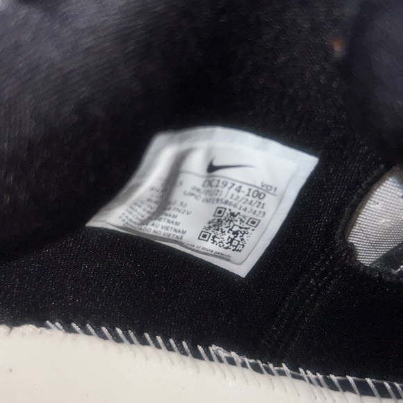 NIKE PG 6 - Fluoro- Barely used, no soles. Minor scuff. Size 13 Men’s. - Picture 4 of 5